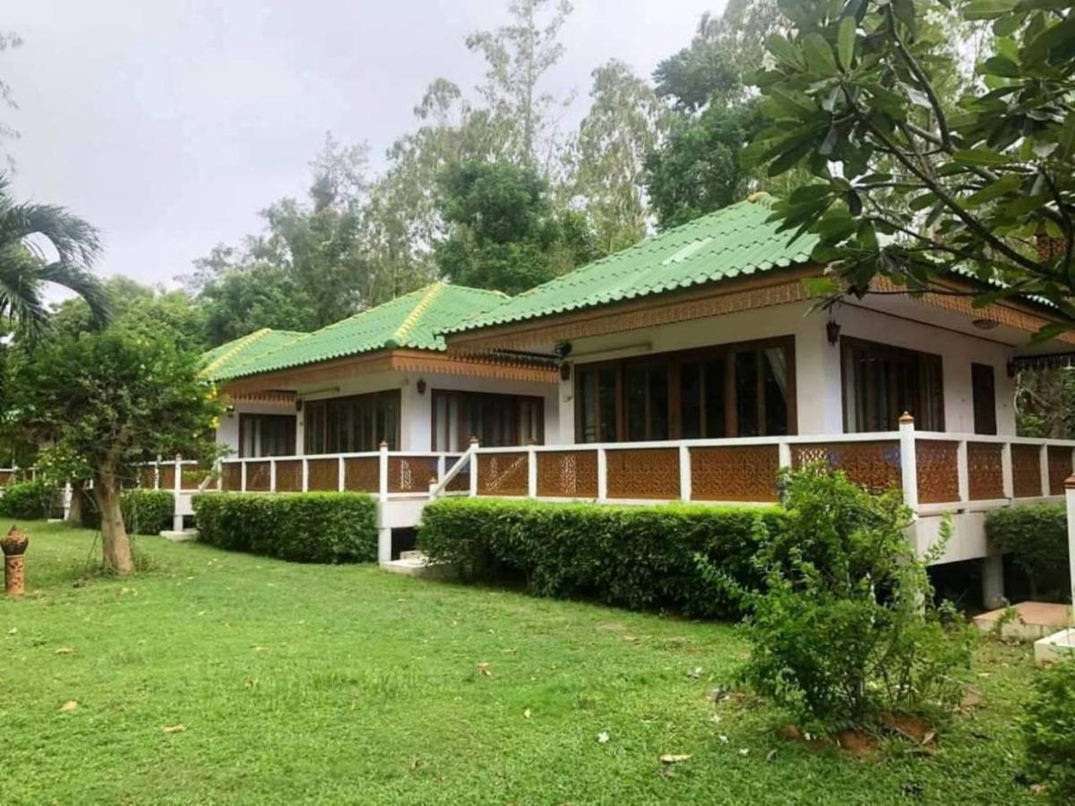 Ruen Thai Rim Haad Thang Kwian Buitenkant foto