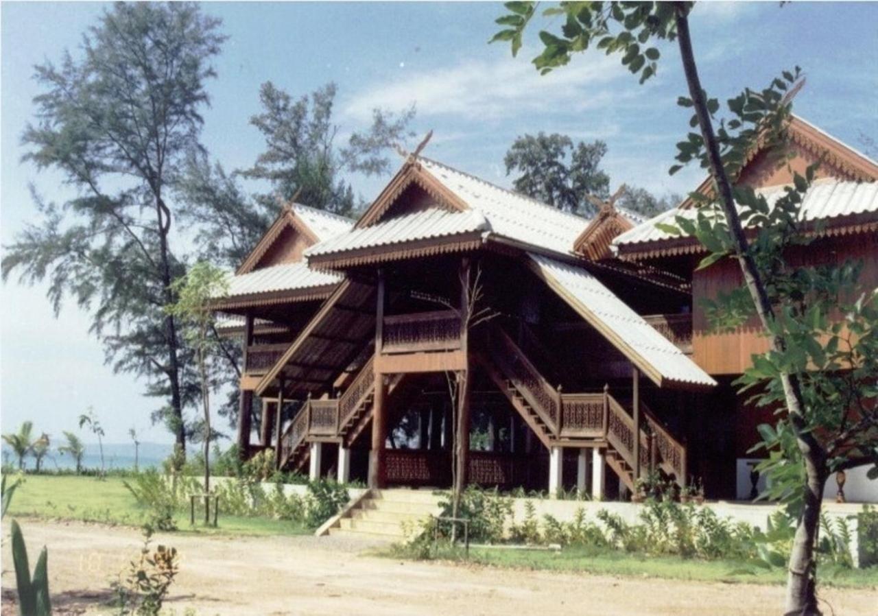 Ruen Thai Rim Haad Thang Kwian Buitenkant foto