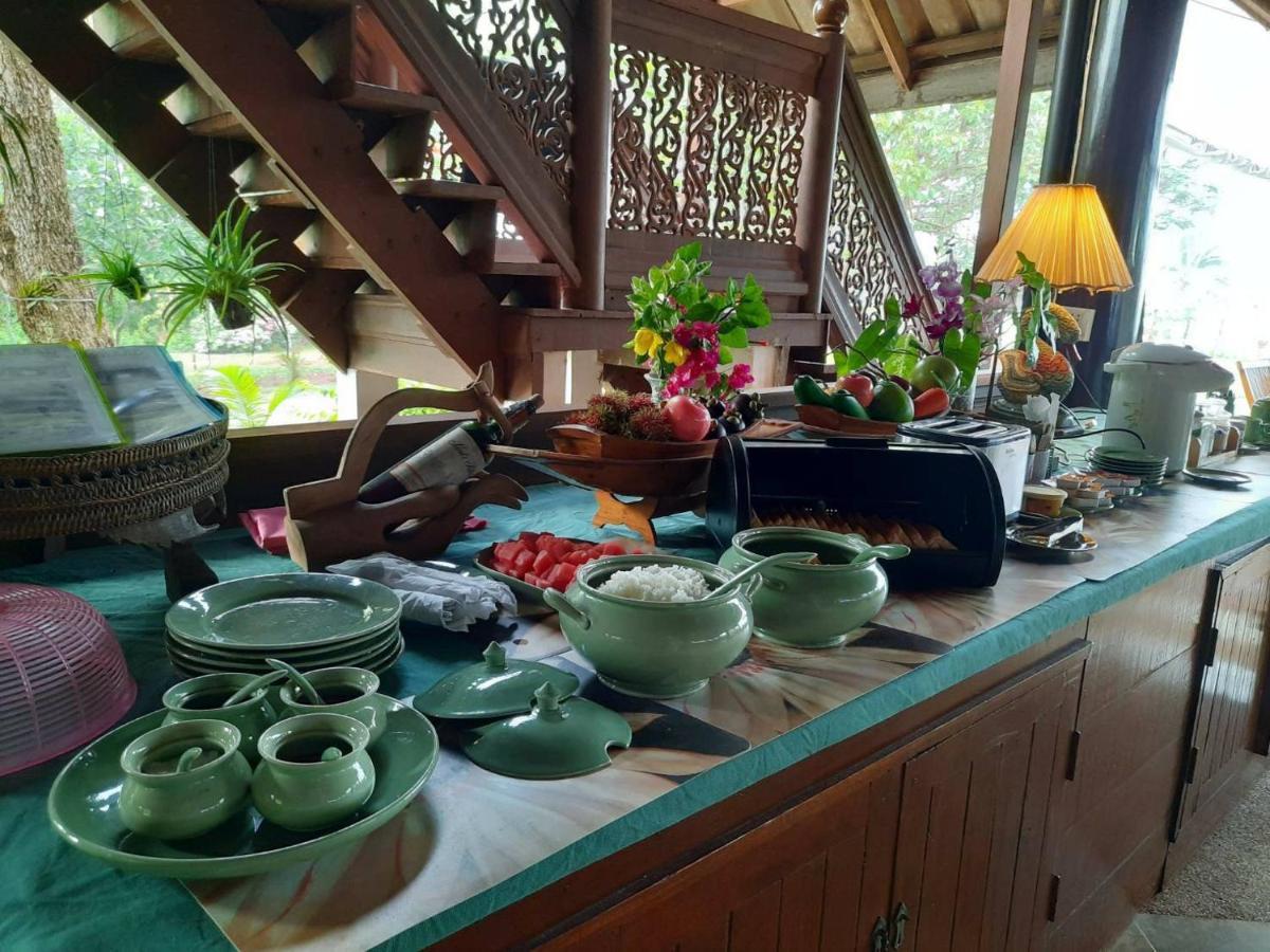 Ruen Thai Rim Haad Thang Kwian Buitenkant foto