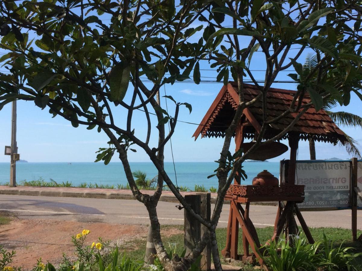 Ruen Thai Rim Haad Thang Kwian Buitenkant foto