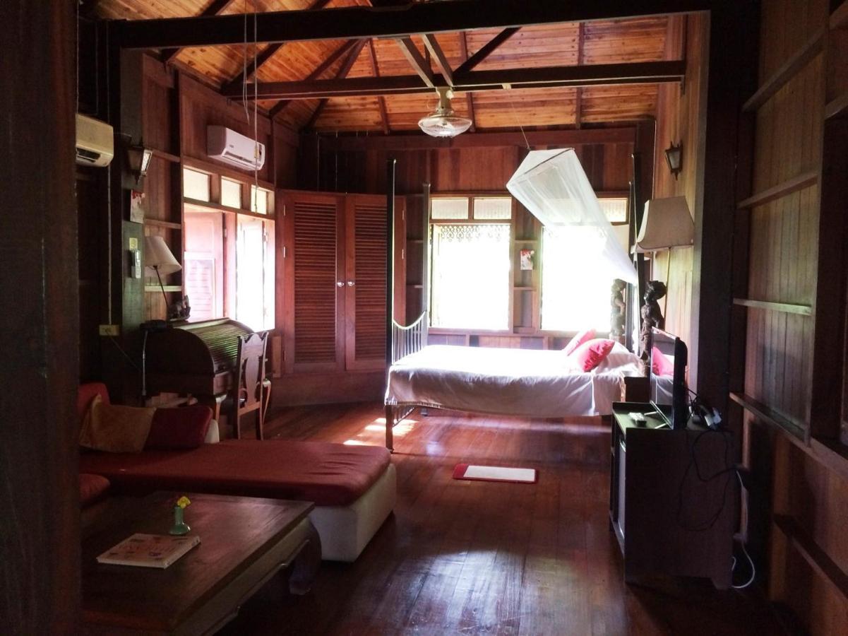 Ruen Thai Rim Haad Thang Kwian Buitenkant foto