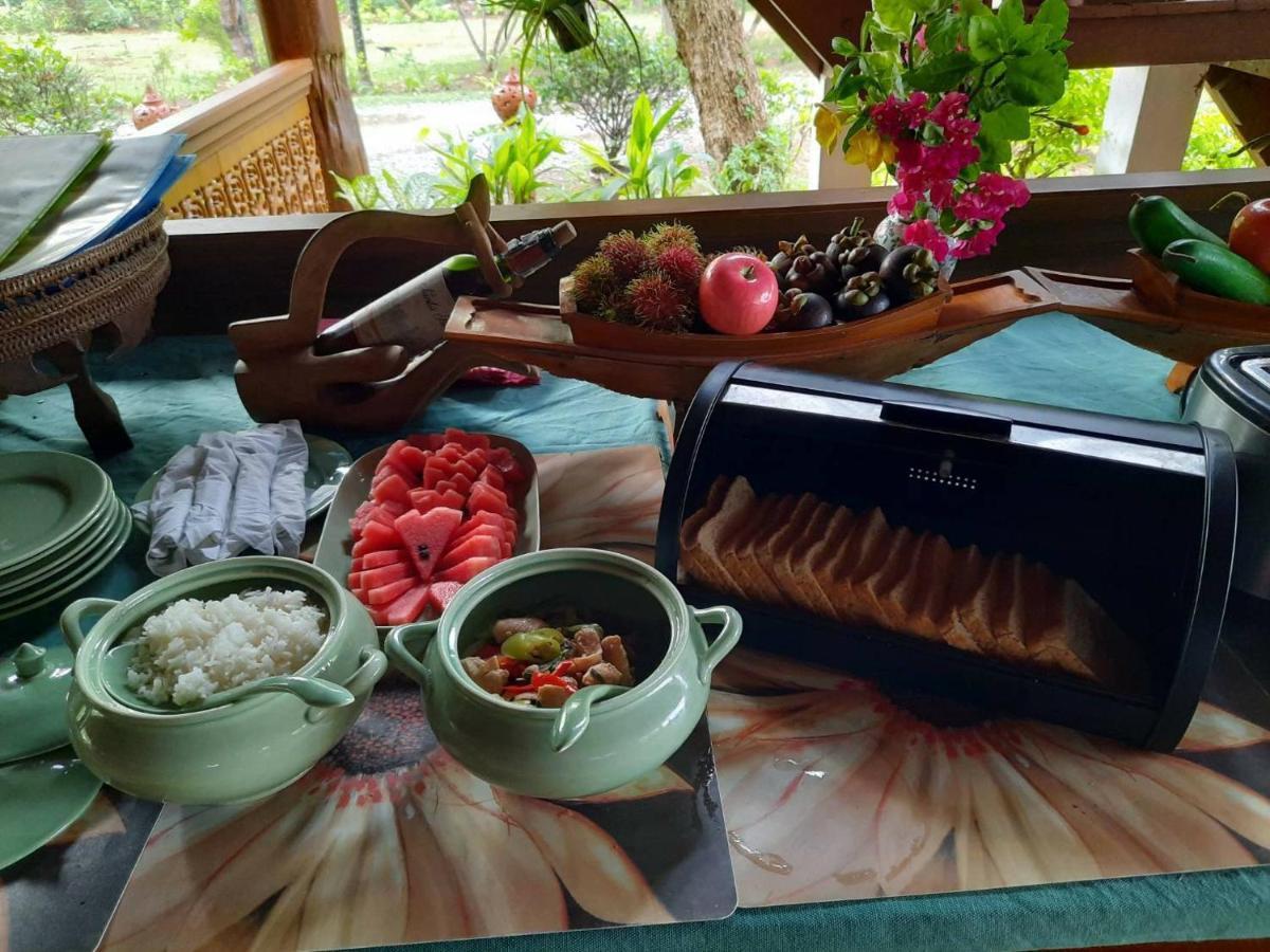 Ruen Thai Rim Haad Thang Kwian Buitenkant foto