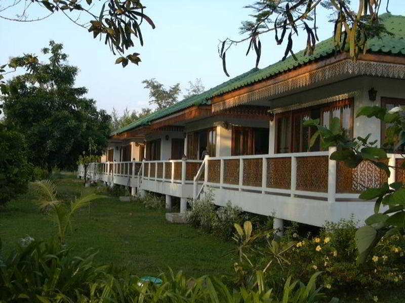 Ruen Thai Rim Haad Thang Kwian Buitenkant foto
