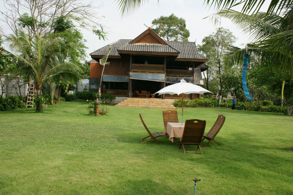Ruen Thai Rim Haad Thang Kwian Buitenkant foto