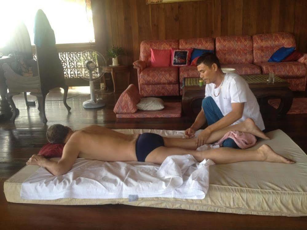 Ruen Thai Rim Haad Thang Kwian Buitenkant foto