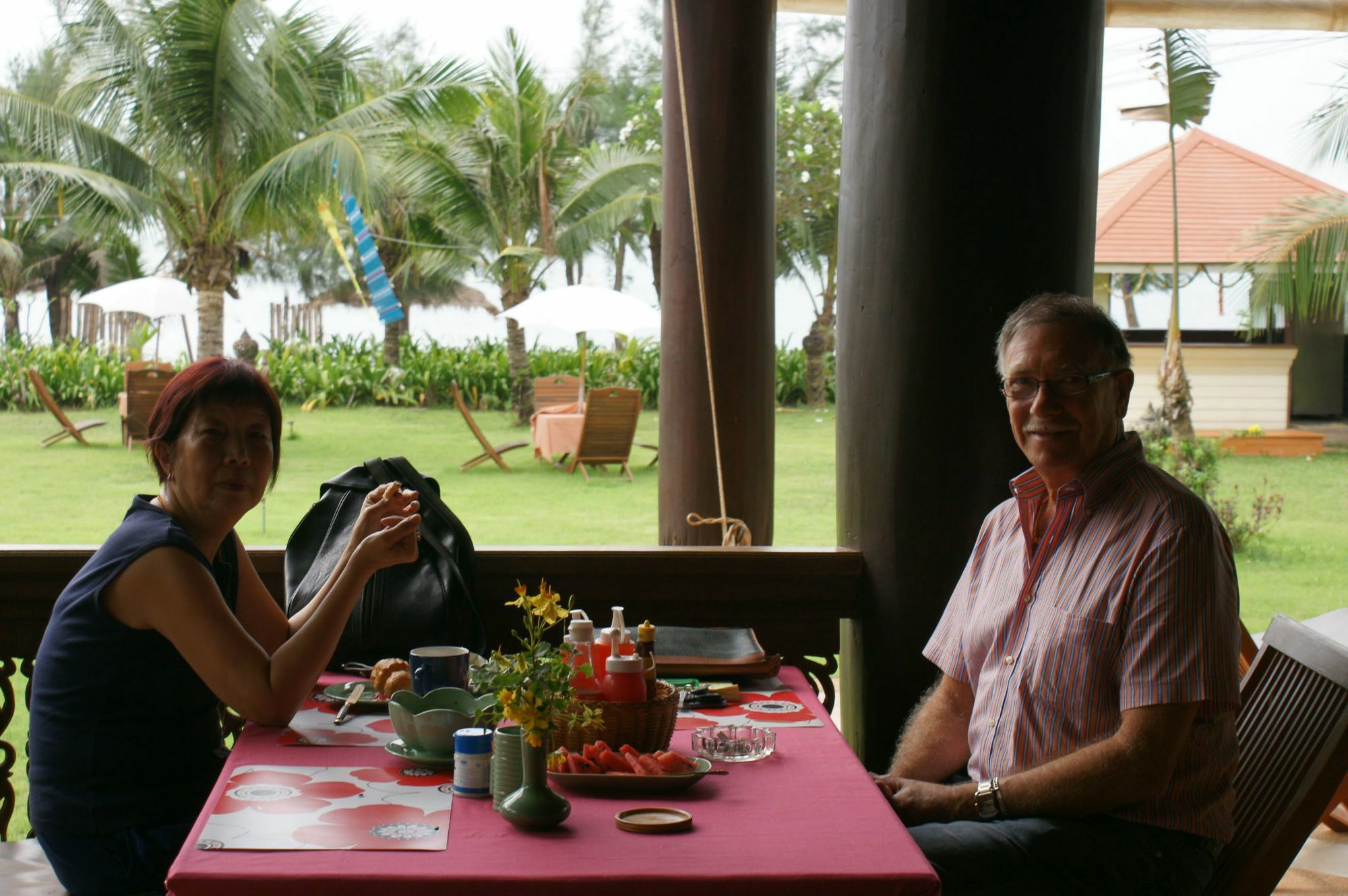 Ruen Thai Rim Haad Thang Kwian Buitenkant foto